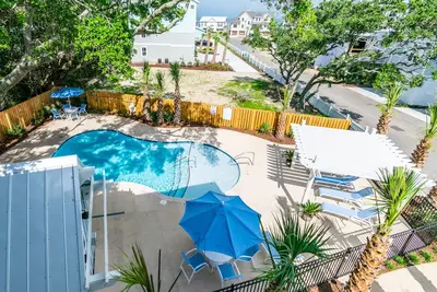 Image de Brand New! | Luxury Townhome | 2 Master Suites | Elevator | Pool and ocean view