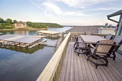 Image de Lakefront Condo with Indoor Pool/Hot Tub!