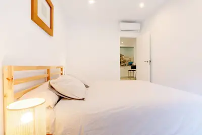 Image de New Apt-Next to Mosque-With Parking-4 Guests