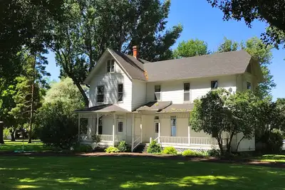 Image de Granny's Farmhouse is a historic 1895 Victorian located on a working farm.