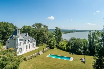 Image de Magnifique Chateau 18ieme à Bayonne, rénové, parc prive, piscine chauffée, luxe