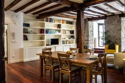 Image de Spacious, Central and Authentic Family Apartment