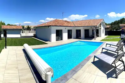 Image de Villa Enoha - 8 Personnes - Piscine Chauffée 4*