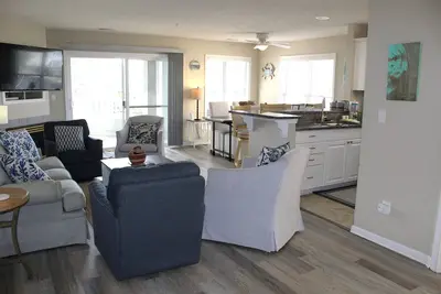 Image de Fully Renovated End-Unit, Buccaneer Village 811