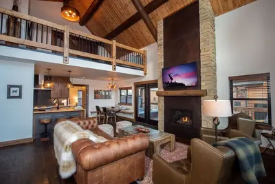 Image de Lake Estes Getaway – Close to Downtown, Indoor/Outdoor Fireplace and Jacuzzi