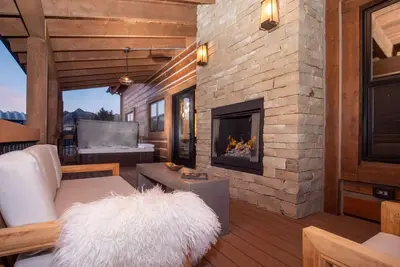 Image de Rocky Mountain Escape - Steps to Lake Estes, Jacuzzi, Close to Downtown Estes