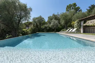 Image de Luxury Villa In Private Secured Domain /