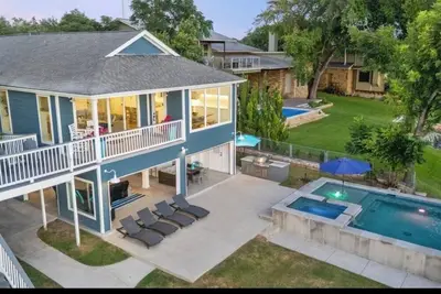 Image de Perfect Lakehouse, open water, sunset, new dock. Kayaks. New Pool & Hot Tub!