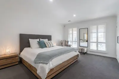 Image de Yarra Valley Escape, (In-House Transfers & Wine Tours available)