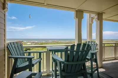 Image de Southern Beauty: Oceanfront Condo with Community Pool