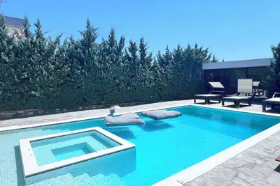 Image de Olivujoj Villajoj -Deluxe Villa with Detached Pool House in the Athenian Riviera