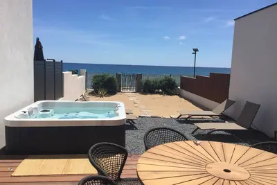 Image de Maison Sur La Plage Cavalaire 4 Ch 8 Pers Pieds Dans L'Eau
