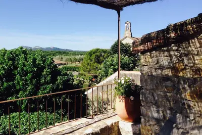 Image de Maison de village avec jardin et terrasse avec vue