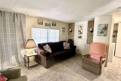 Image de Booking Now For Your Next Vacay. Quiet Location: Sunset Cottage 1 of 2!
