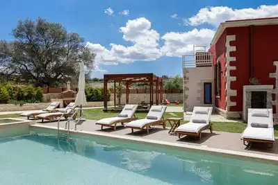 Image de Fully renovated historic building encompassed by nature views