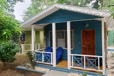 Image de Bak A Yaad Sapphire Blue Cottage