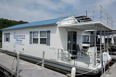 Image de Floating Cabin at Steele Creek Marina--Can Not Be Driven