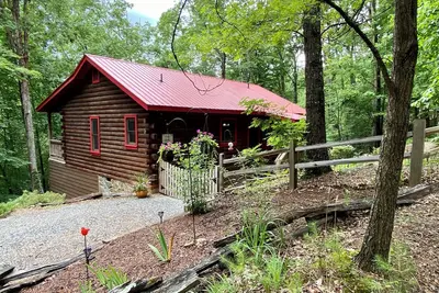Image de The Red Roof Cottage in Cherry Log Mountain