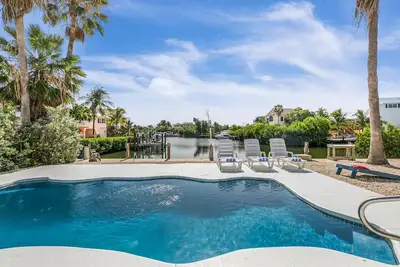 Image de Sea Ray Cove, 75' dock; Pool; Game room; Beach