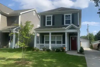 Image de 3 mins from Downtown Greenville 3bd/2. 5ba