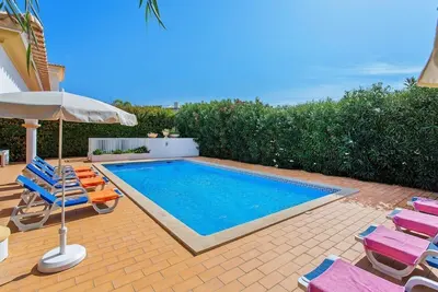 Image de Belle, piscine chauffée, près des plages, bars \/ restaurants - Villa White Sands