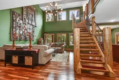 Image de Bragg Creek historic Cosy Cabin established in 1946