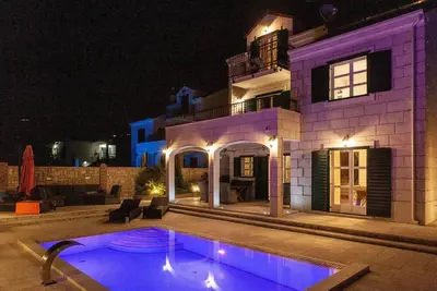 Image de Maison de vacances Makarska pour 1 - 8 personnes avec 4 chambres à coucher - Maison de vacances