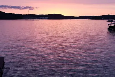 Image de Lake House with a View and 160 feet of Lake Frontage