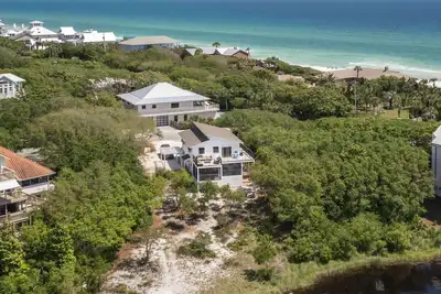 Image de Here Comes the Sun - Lake Front on 30a, Gorgeous Views, Short Walk to the Beach!