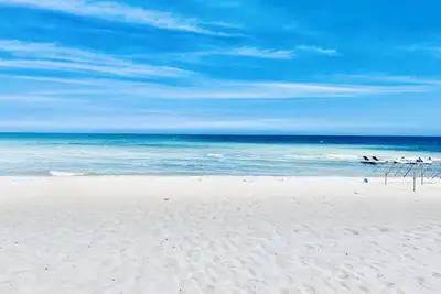Image de Your perfect sandy beach trip! A few late summer discounted short stays left.