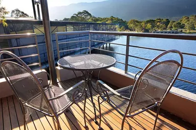 Image de Crackenback 2 - Lakeside Over the Water Apartment with resort facilities
