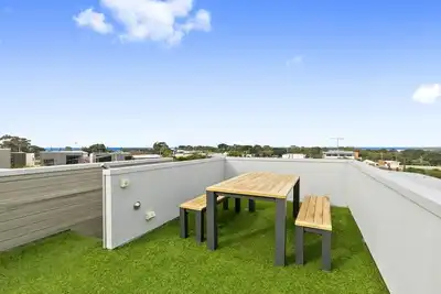 Image de Torquay Point: Ocean Views and Rooftop Terrace
