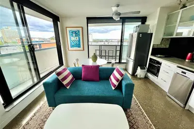 Image de Large Funky City Apartment