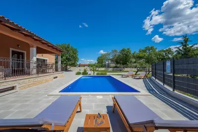 Image de Villa avec piscine et bien-être, intimité garantie