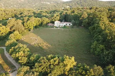 Image de Le charme authentique et bohème de la pleine nature dans le Golfe de St Tropez