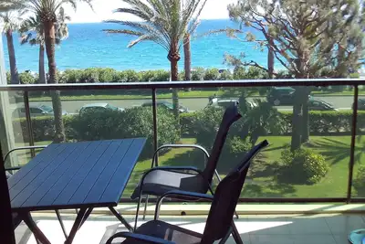 Image de F3 climatisé, wifi, front de mer vue panoramique sécurisé parking privé