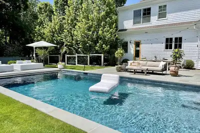 Image de Heated Pool on Quiet Lane in Charming Westport 3 miles To Beach