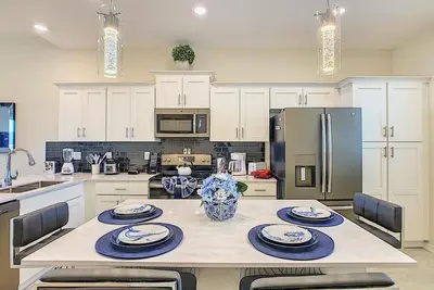 Image de Charming Themed Stay/Lakeview/2 Clubhouses Access
