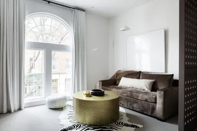 Image de Boutique Hotel Room above The Jefferson Theater on the Downtown Mall