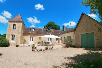 Image de Grande maison familiale, au calme, avec piscine (Ménage, draps et linge compris)
