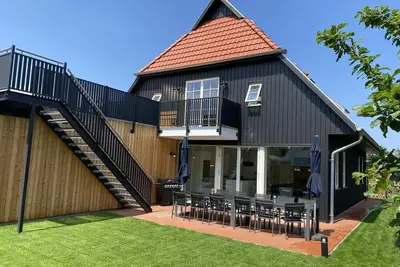 Image de Fh Magnolia - terrace, roof terrace, garden, sun loungers, barbecue, pets, fireplace, sauna, close to the Bodden, Baltic Sea 6km away, Wlan