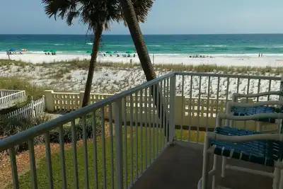 Image de Pet friendly on the beach with private balcony!