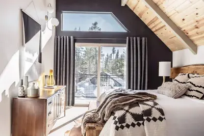 Image de Van Norden Lodge: Serene Lakes + Hot tub & Sauna