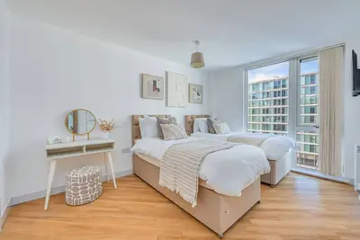 Image de Stunning City Centre Apartment • Balcony • Free Parking • Fast Wifi
