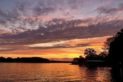 Image de Home on Hot Springs beautiful Lake Hamilton. Two Master Suites! !