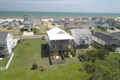 Image de Harbor House 1601 Beautiful beach cottage duplex -sleeps 9, short walk to beach!
