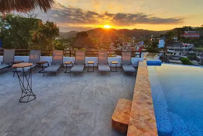 Image de Penthouse Studio 2 blocks from beach & Rooftop Pool