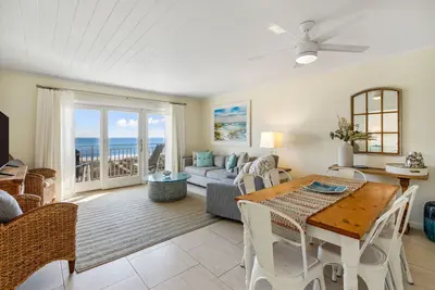 Image de Wake up to Waves: Your Sunrise, Oceanfront Retreat