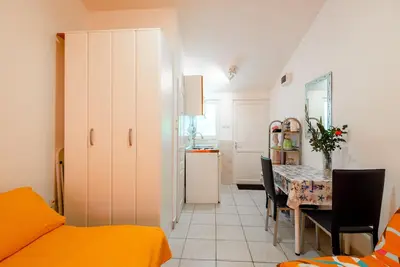 Image de Studio apartment with seaview
