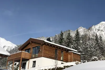 Image de Luxurious Chalet, 7 adults, in sunny Klostertal